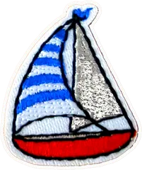 Voilier à voile rayée